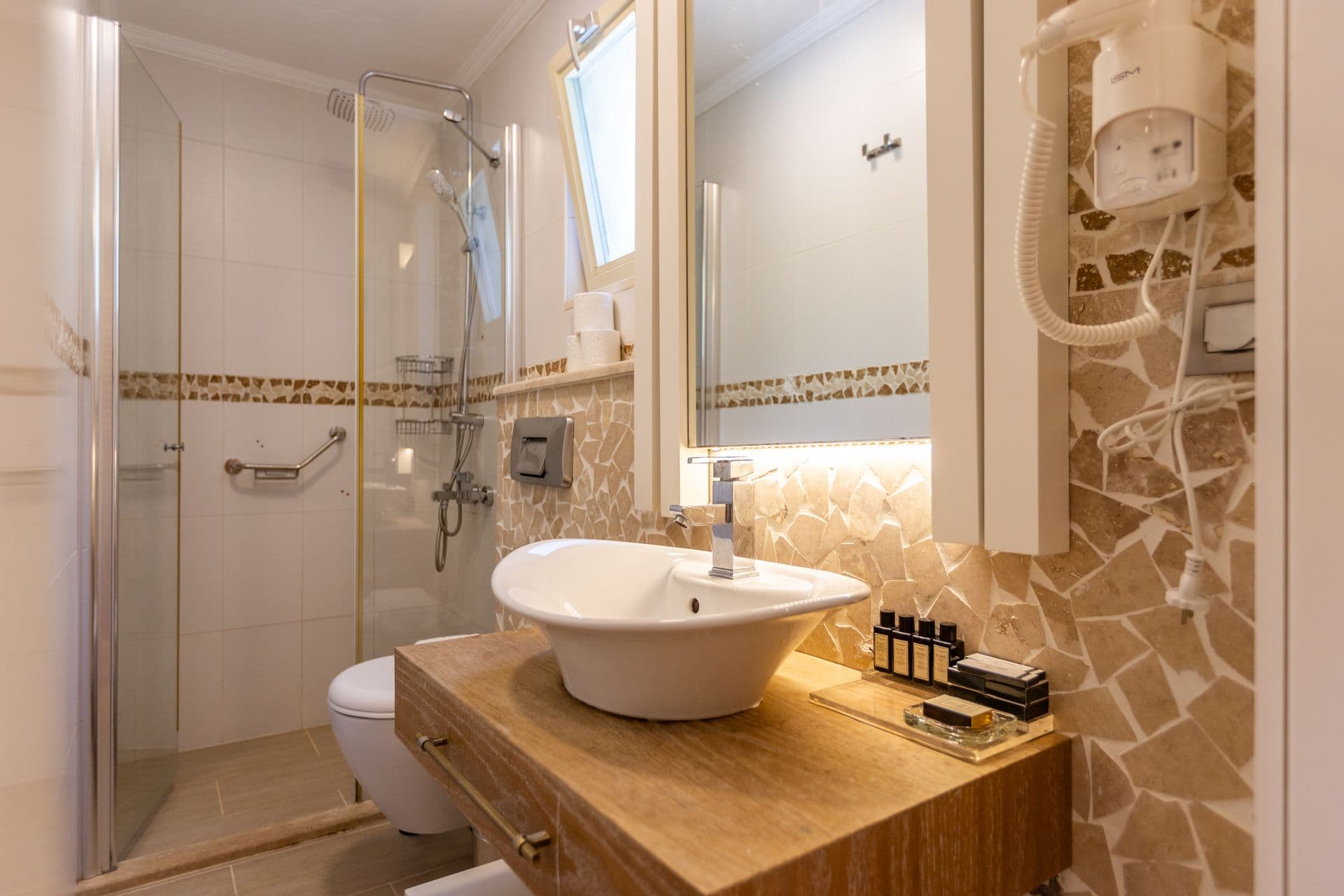 Penthouse Suite with Jacuzzi gallery detail 4